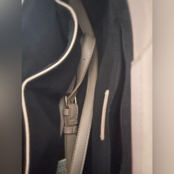 Cute Pink Hue Structured Purse 👛 Classic Style medium size - Picture 9 of 16